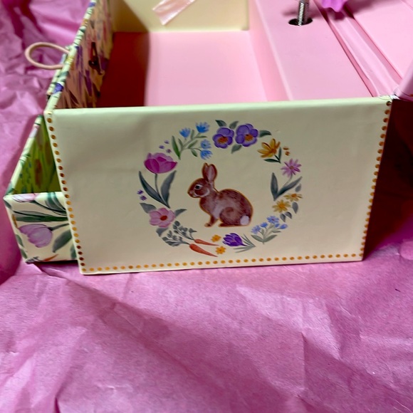 Adorable, musical jewelry box with little bunnies and flowers and carrots - Picture 5 of 14